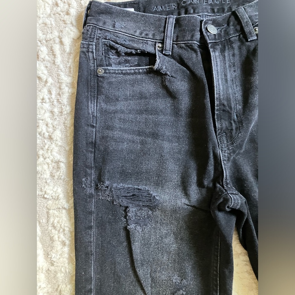 American Eagle Comfy Black Distressed Denim Mom Jeans size 0 regular - Picture 8 of 16